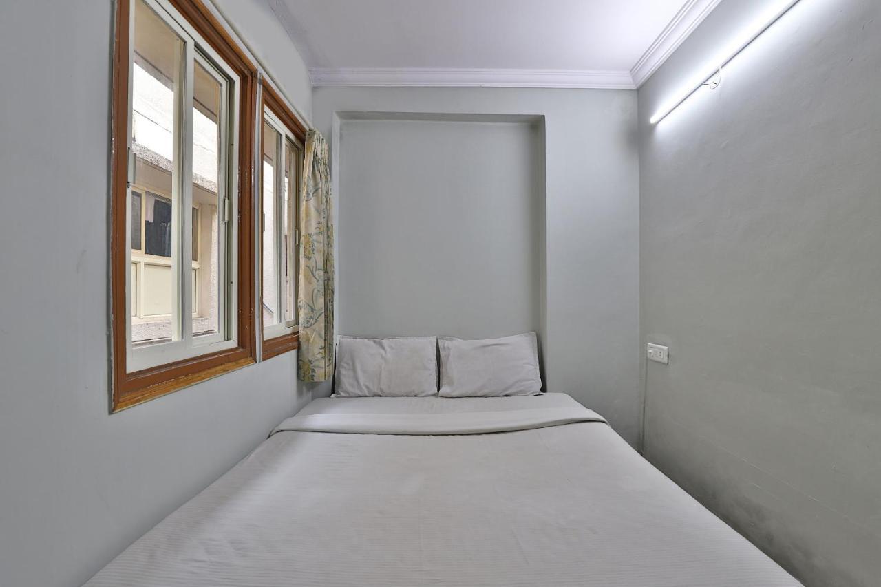 Spot On Hotel Decent Ānand Esterno foto